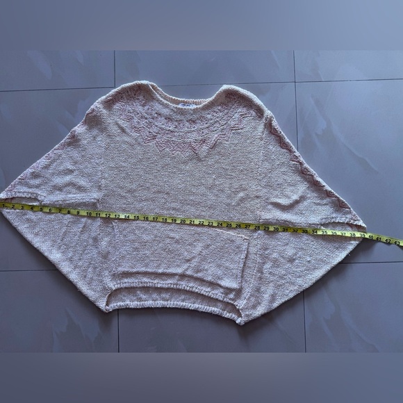 Super soft Zara Knit sweater, roomie sleeves and great for summer, winter fall - Picture 10 of 16